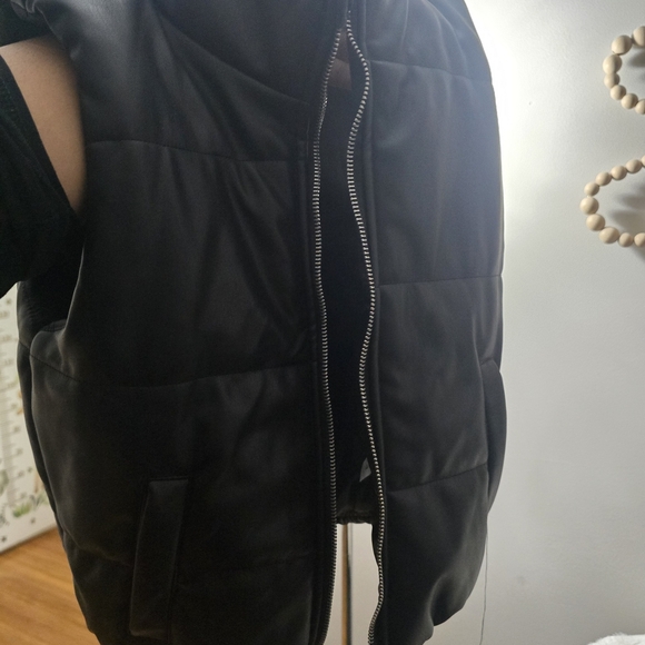 Kensie Girl Black Puffer Vest - Picture 9 of 10